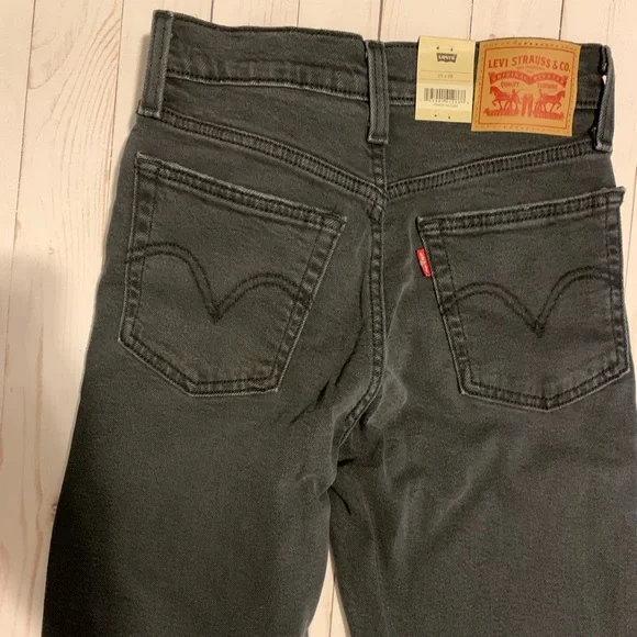 Levi’s Wedgie Straight - Picture 3 of 4